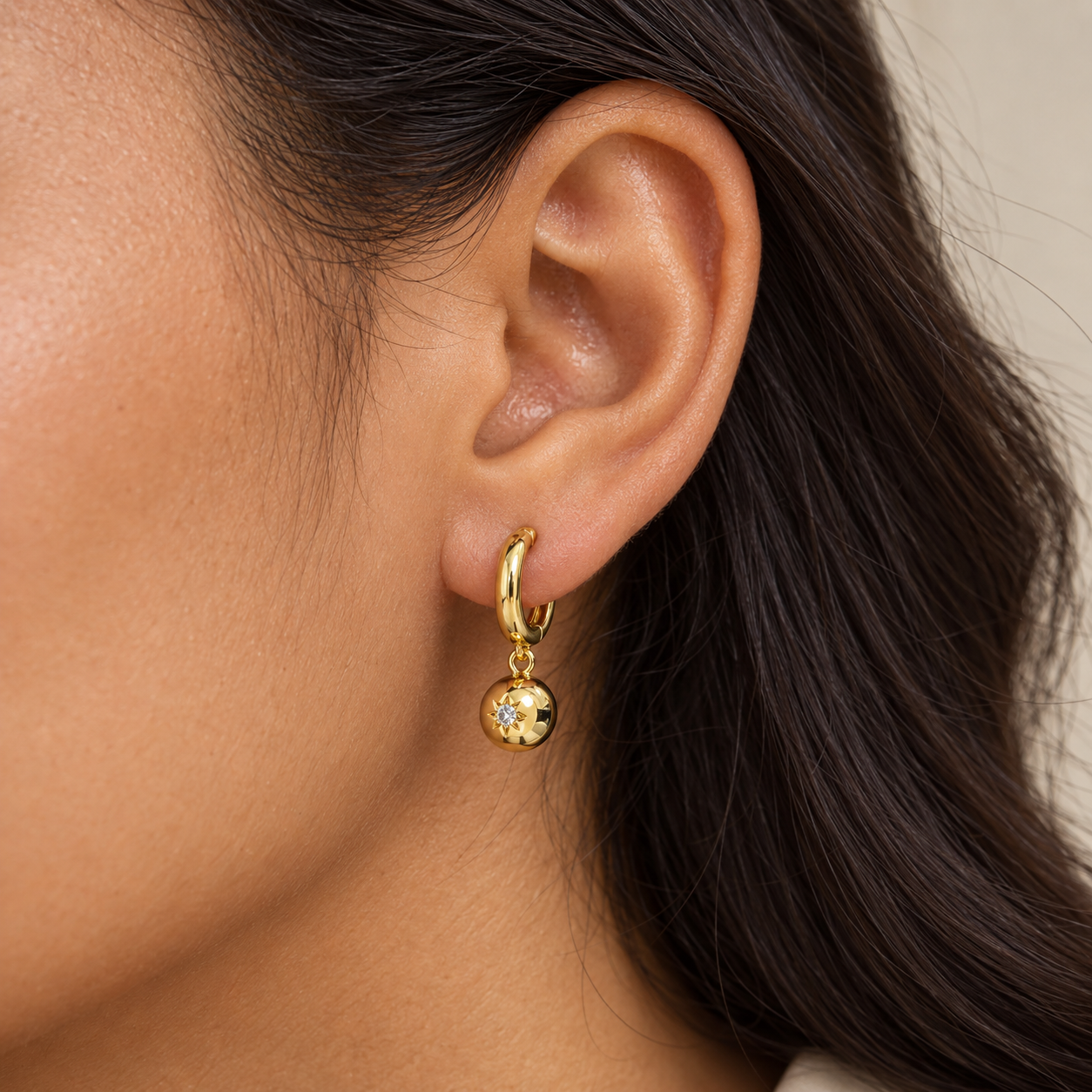 starburst disc drop huggie earrings in gold-plated 925 sterling silver