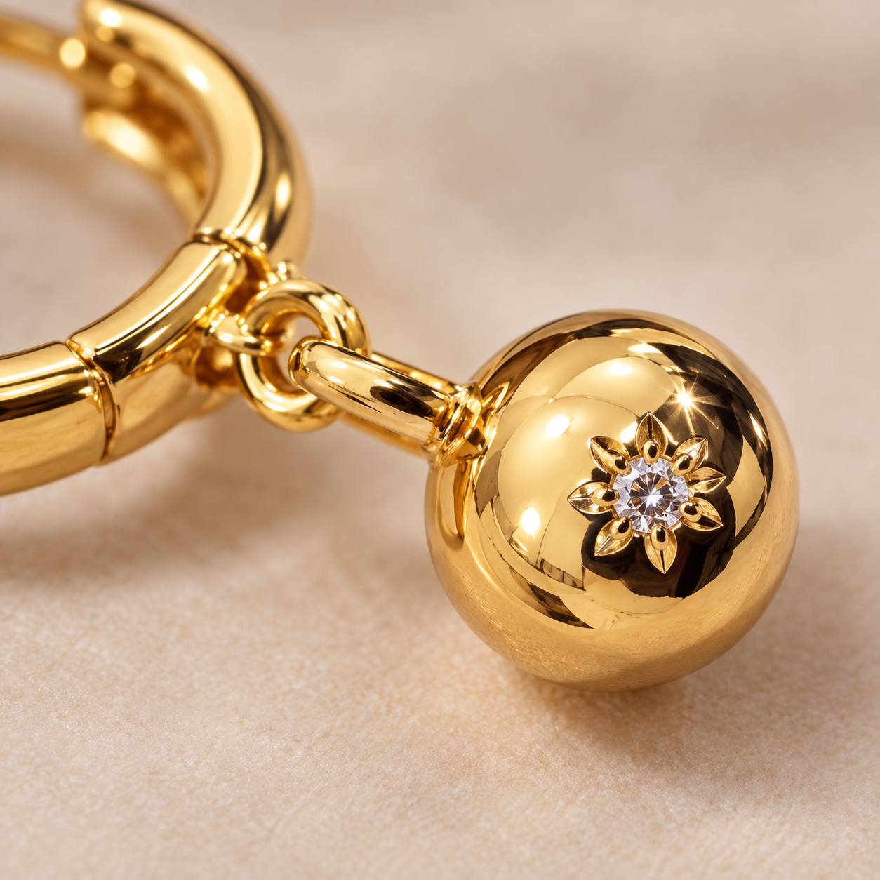 starburst disc drop huggie earrings in gold-plated 925 sterling silver