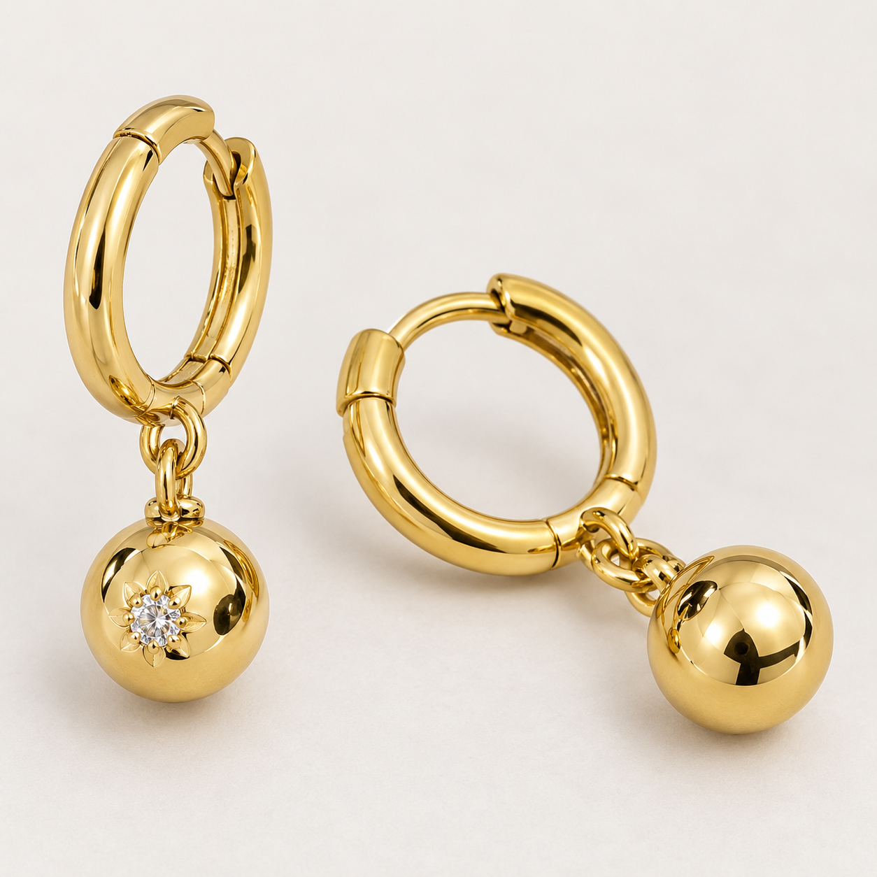starburst disc drop huggie earrings in gold-plated 925 sterling silver